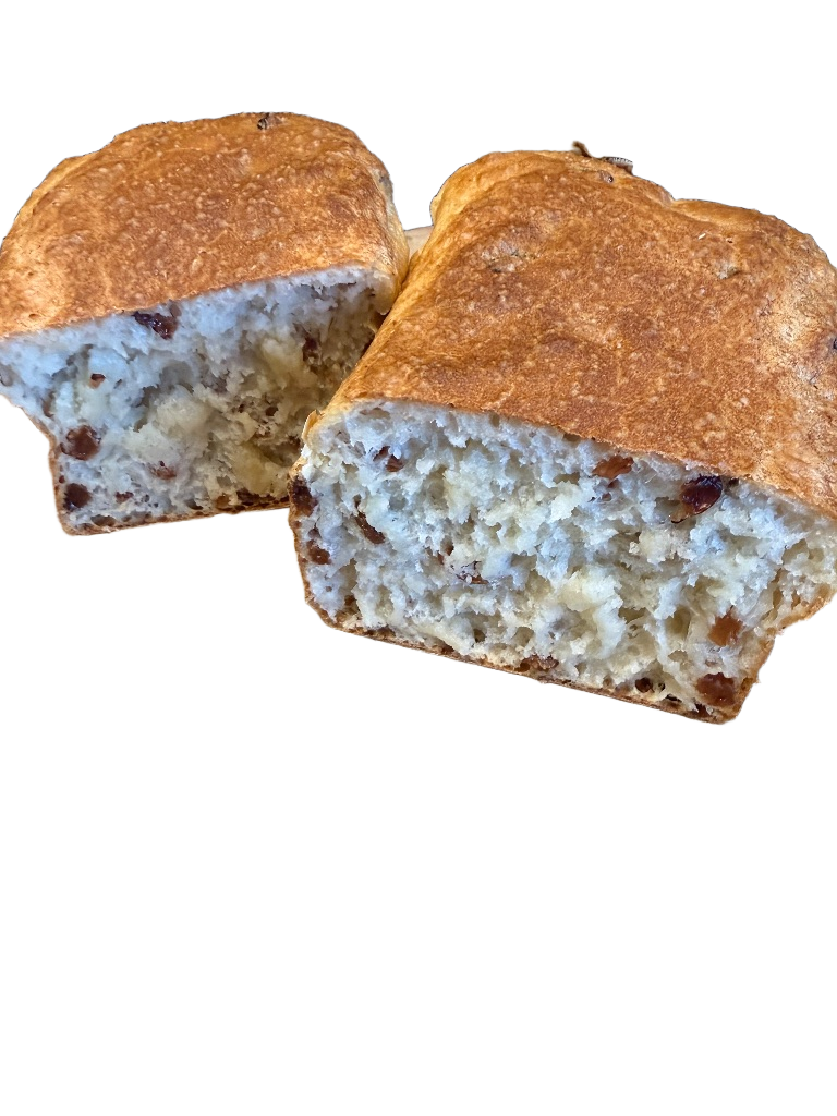 Oliebollencake doorsnede met krenten en rozijnen